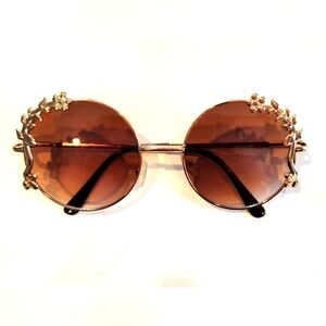 Vintage Gold and Floral Sunglasses 🔆